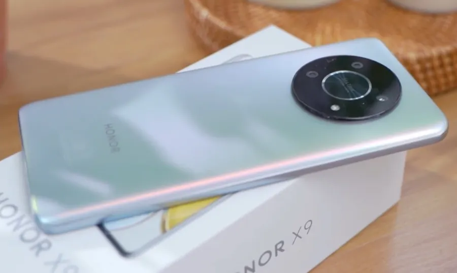 Honor X9 — будущий бестселлер компании. У него 120-герцовый IPS-дисплей и реактивная зарядка