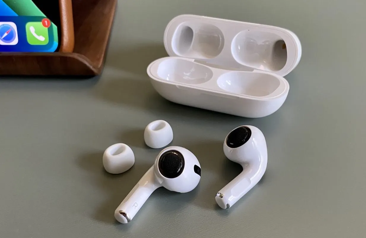 Лучший аксессуар для очистки AirPods. Это комплект стоит сущие копейки