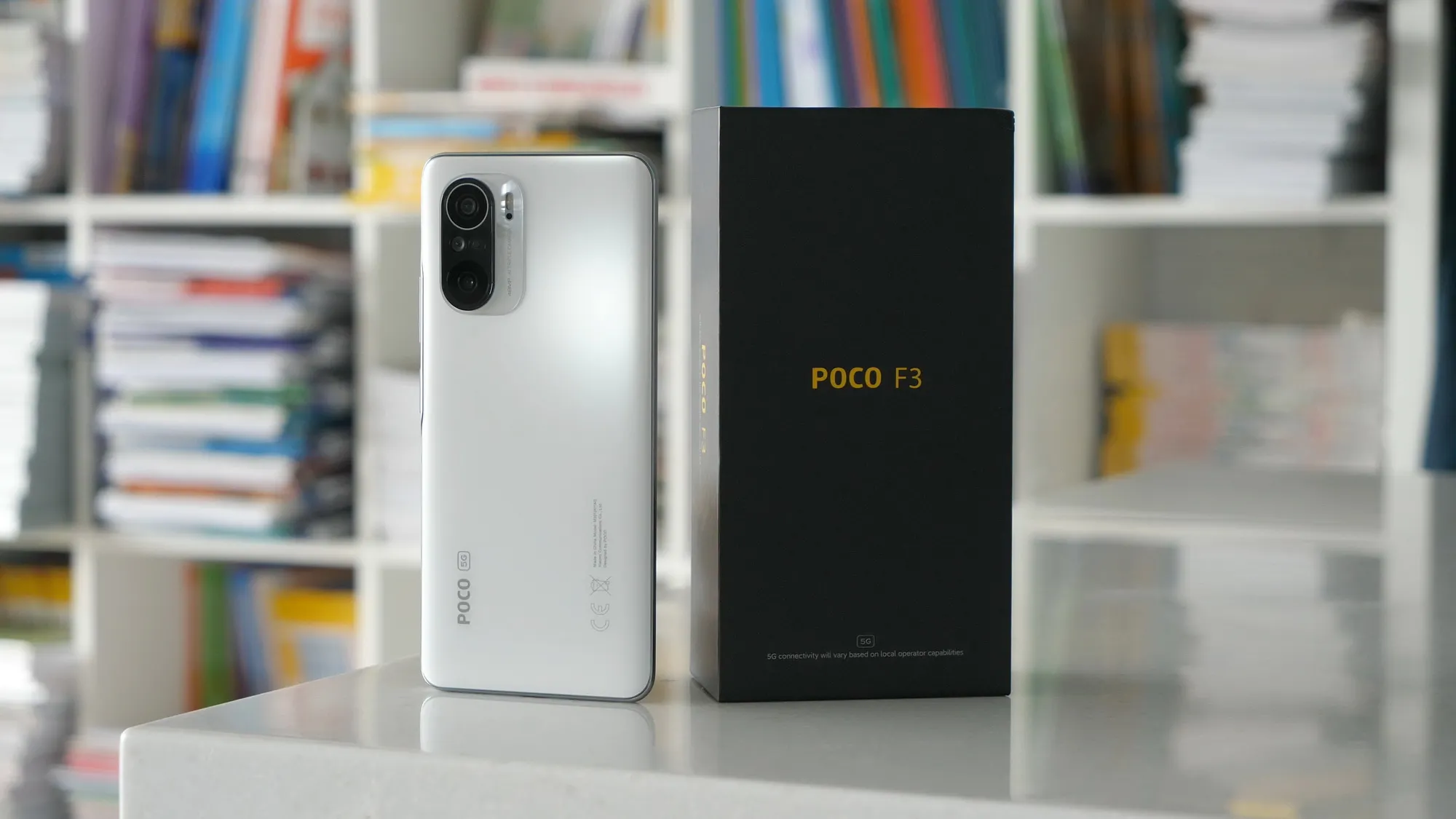 Берем Xiaomi Poco F3 по самой оптимальной цене. Он почти ничем не уступает флагманам