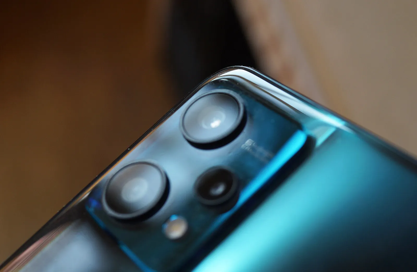 Realme 9 Pro отдают по адекватному прайсу на Tmall. Это среднебюджетник со 120-герцовым экраном и новым железом