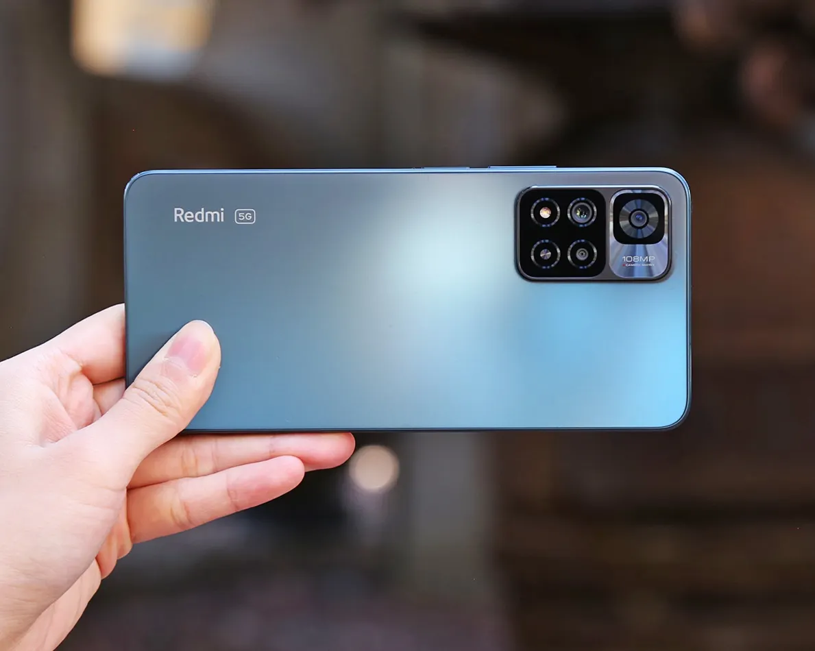 Представлен самый быстрый Xiaomi Redmi. У него мощный чипсет, камера на 108 Мп и молниеносная зарядка