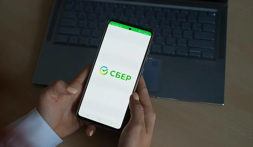 Приложение «Сбера» удалили из Google Play. Но апп можно скачать в два клика