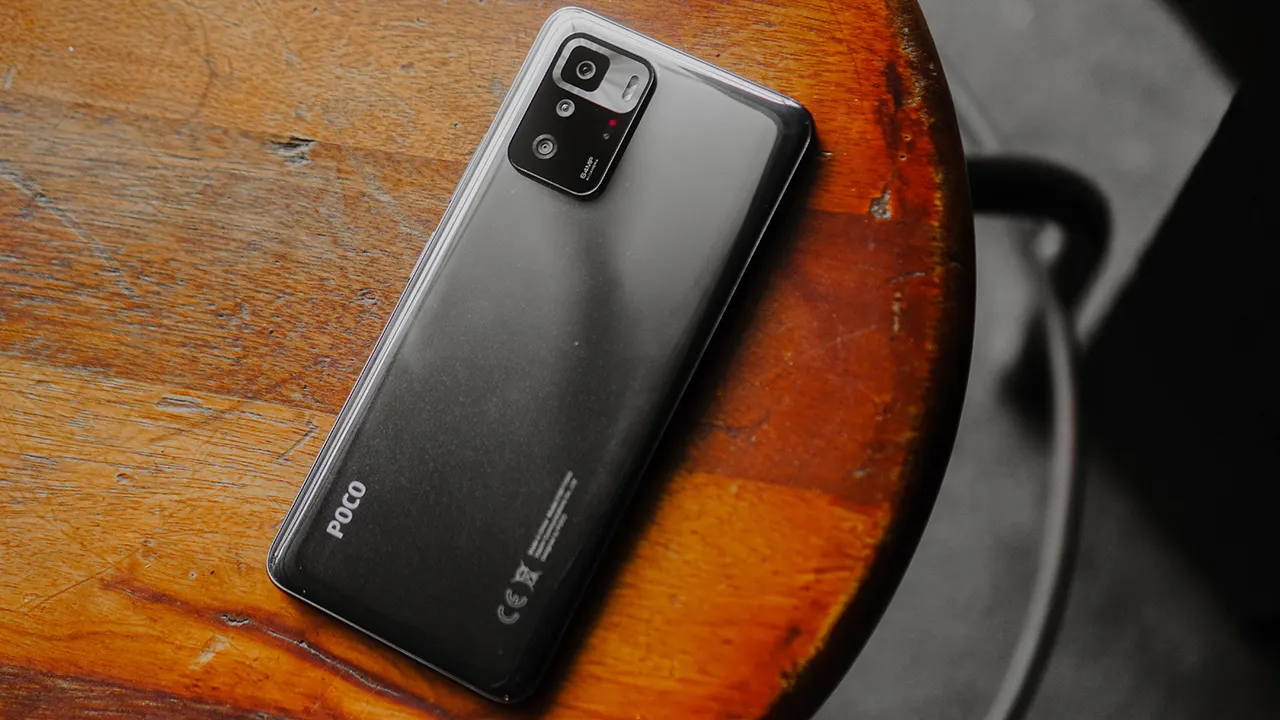 Недооцененный Xiaomi Poco вновь подешевел. Это субфлагман с мощным процессором и реактивной зарядкой