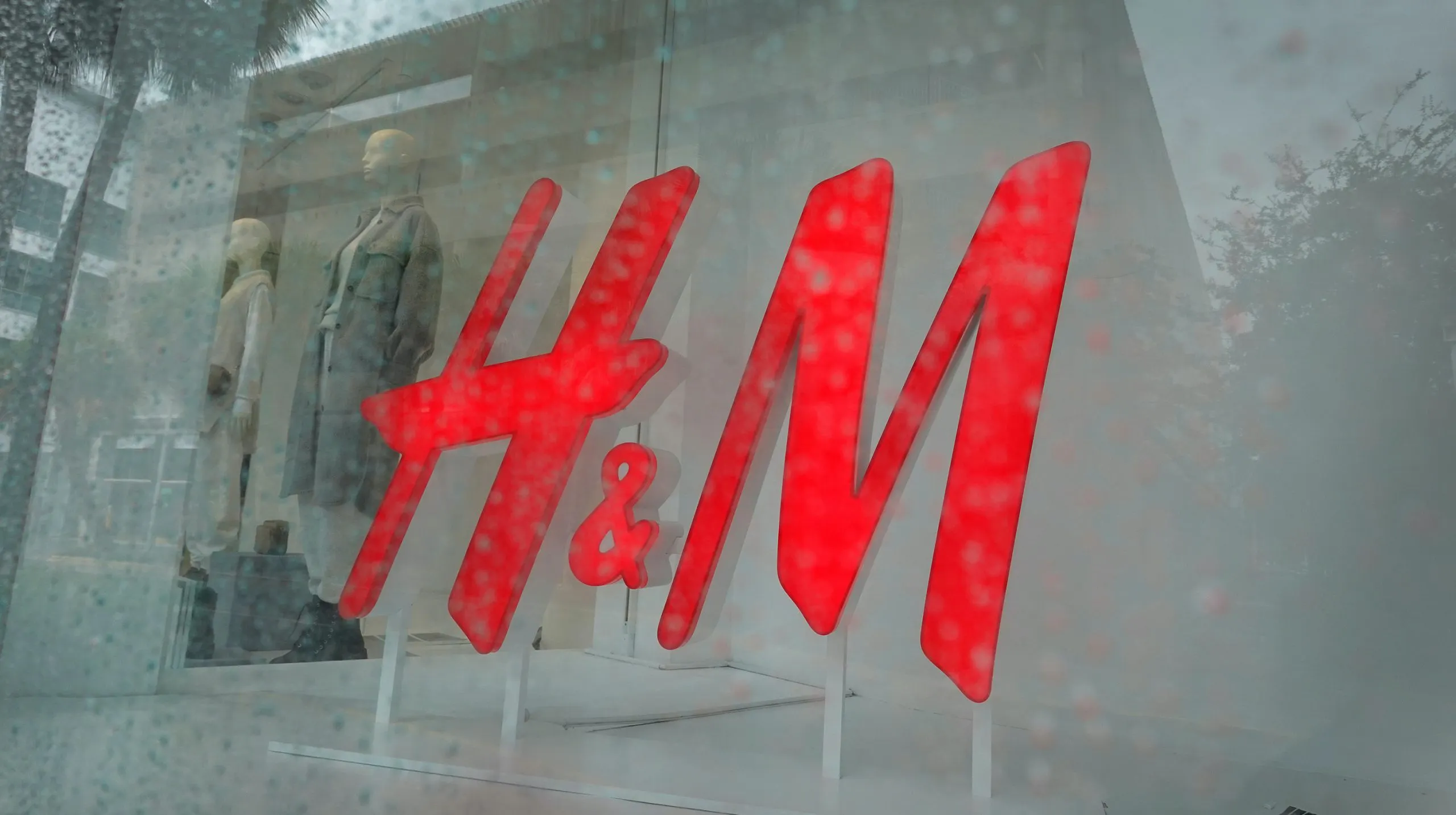 Как расшифровываются названия брендов? От ТНТ до H&#038;M и adidas