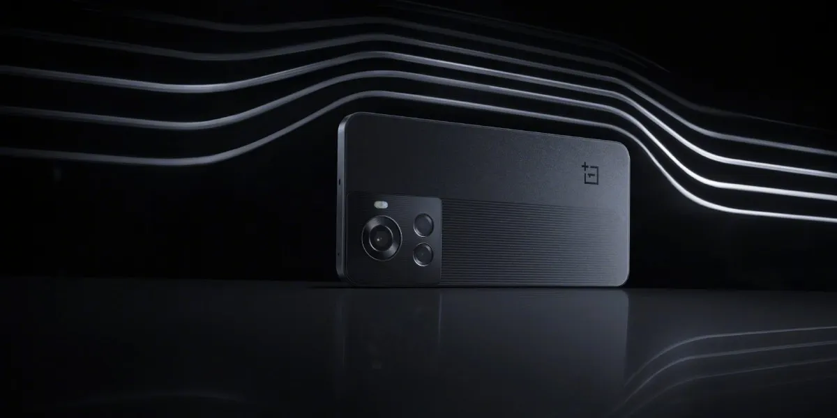 OnePlus Ace заряжается с космической скоростью. Пяти минут у розетки хватит на рабочий день