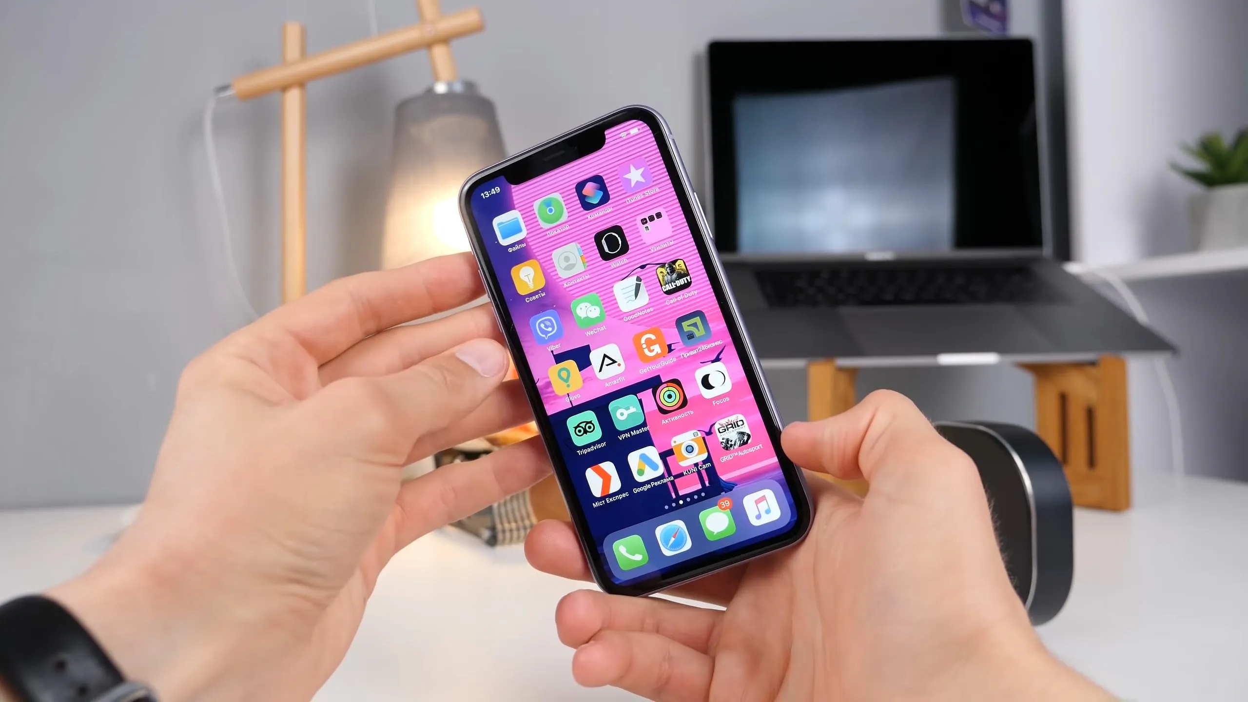 iPhone 11 скоро перестанут продавать. Стоит ли за ним бежать?
