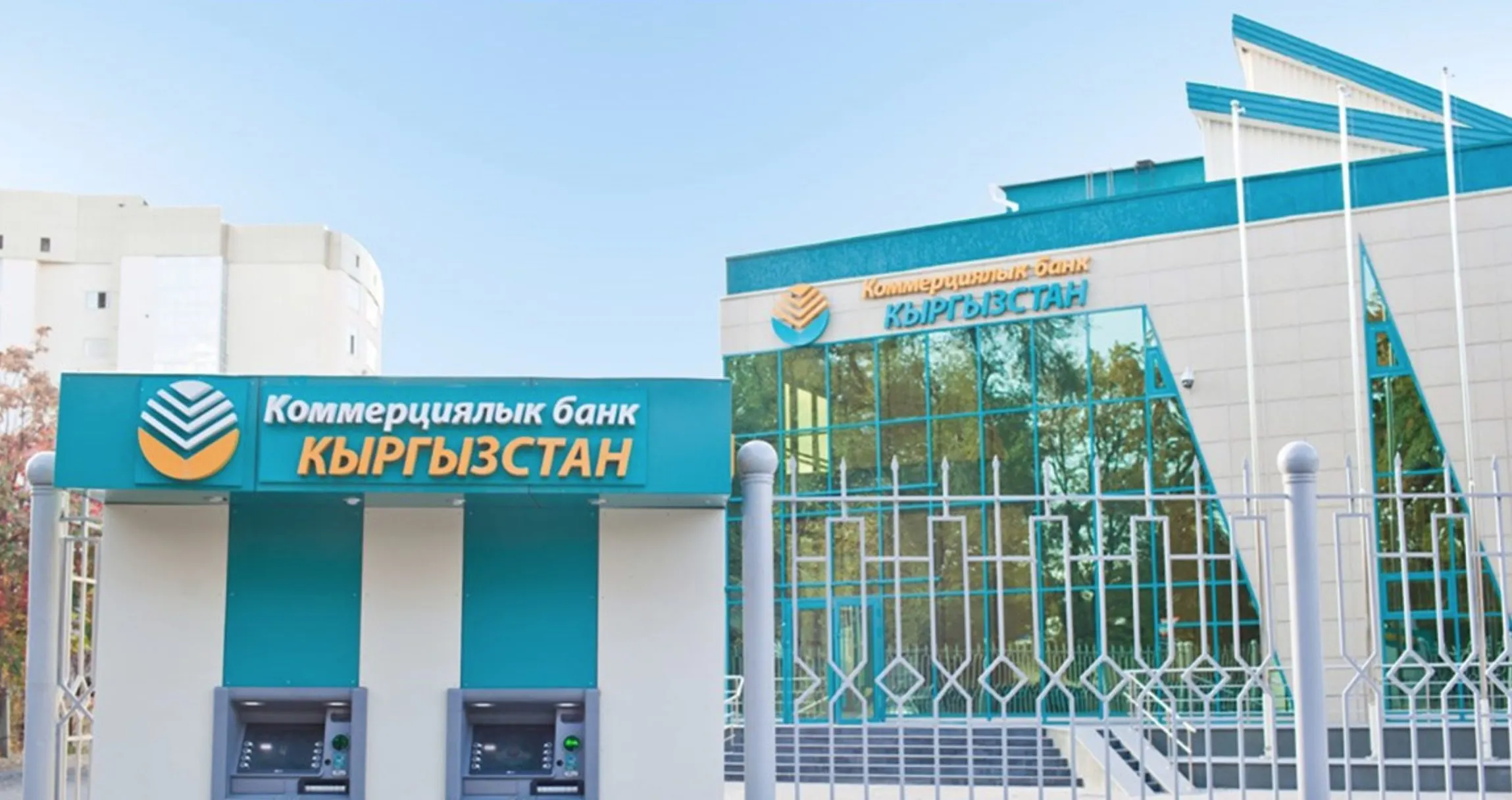 В России уже можно оформить карту Visa, которая будет работать за границей. Но есть два минуса