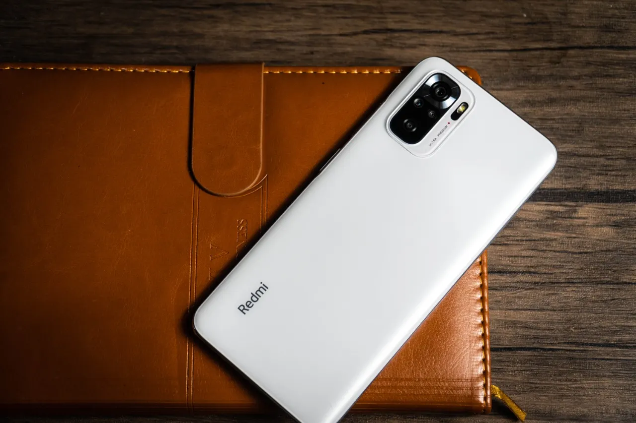 Хитовый Xiaomi Redmi отдают со скидкой на Tmall. У него практически нет недостатков