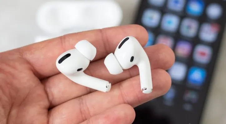 Какие модели AirPods стоит брать осенью 2024 года? У нас есть точный ответ