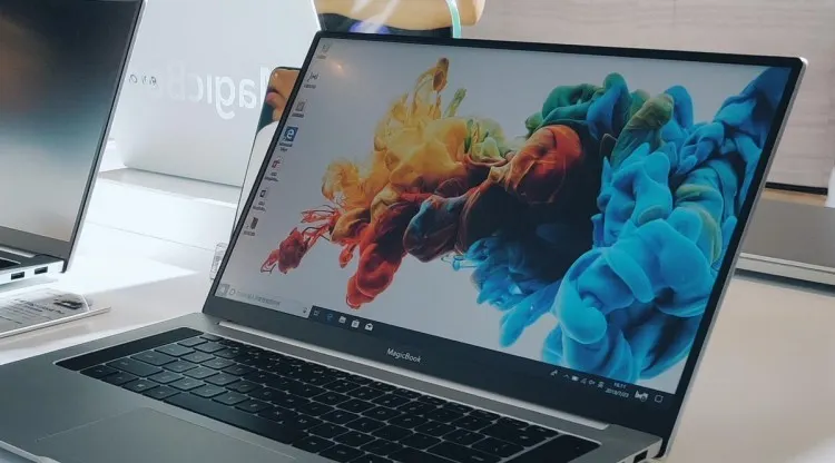 Ультрабук Honor сливают с жирной скидкой на Tmall. Он подойдет даже для гейминга