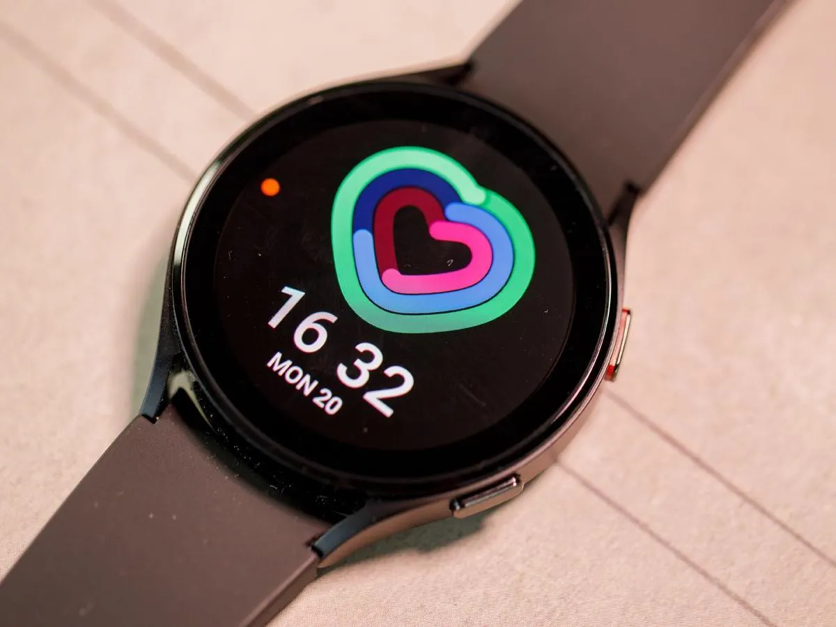 Лучшие смарт-часы Samsung упали в цене на Маркете. Они ничем не хуже Apple Watch