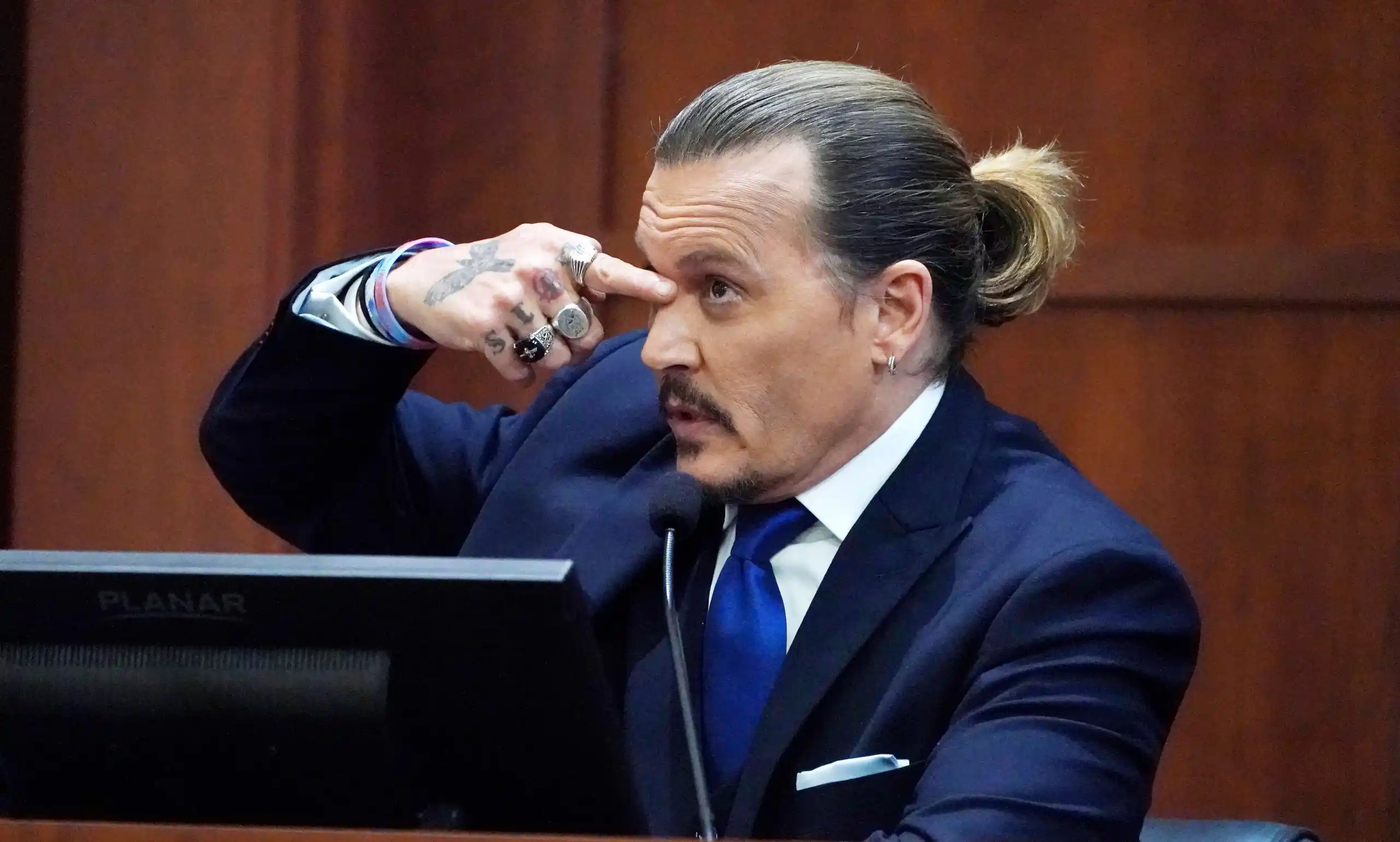Эмбер Херд навалила в кровать Джонни Деппа. На суде пранк подтвердил охранник актера