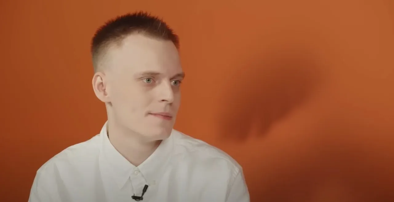Галат был мемом на Versus, а стал продюсером Доры и Мэйби Бэйби. Как он поднялся?