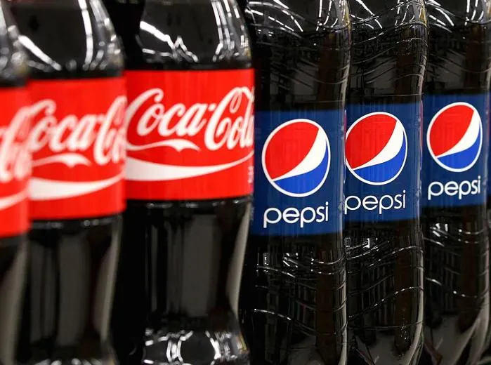 Когда Pepsi и Coca-Cola исчезнут из России? Чипсы Lays и энергетики Adrenaline Rush останутся?