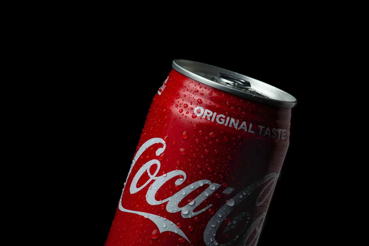 Вместо Coca-Cola в Россию завозят белорусскую газировку. Она в 3 раза дешевле и делалась на тех же заводах