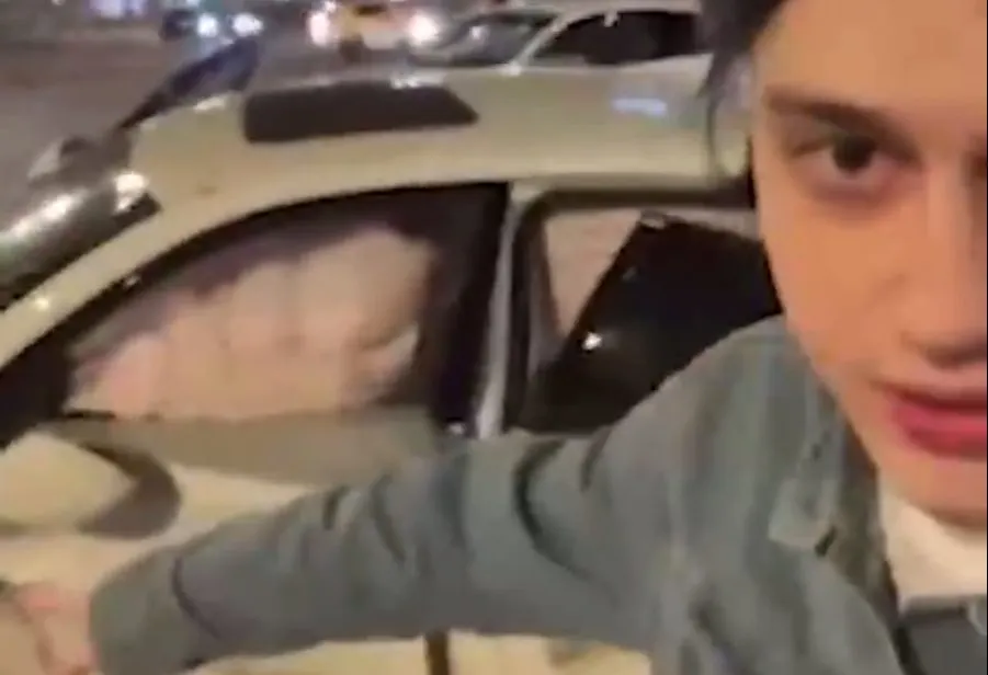 Стример Некоглай попал в аварию. Porsche блогера превратился в хлам
