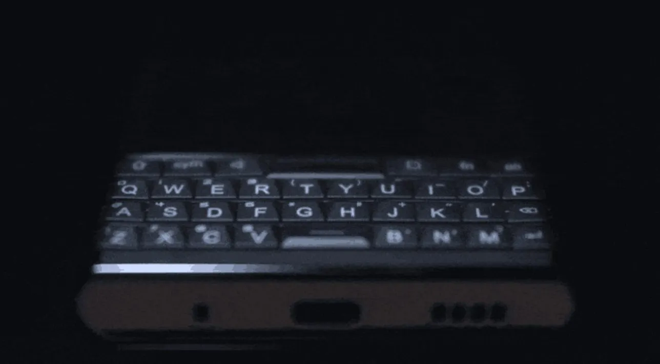 Появился крутой смартфон с QWERTY-клавиатурой. Как BlackBerry, но гораздо дешевле