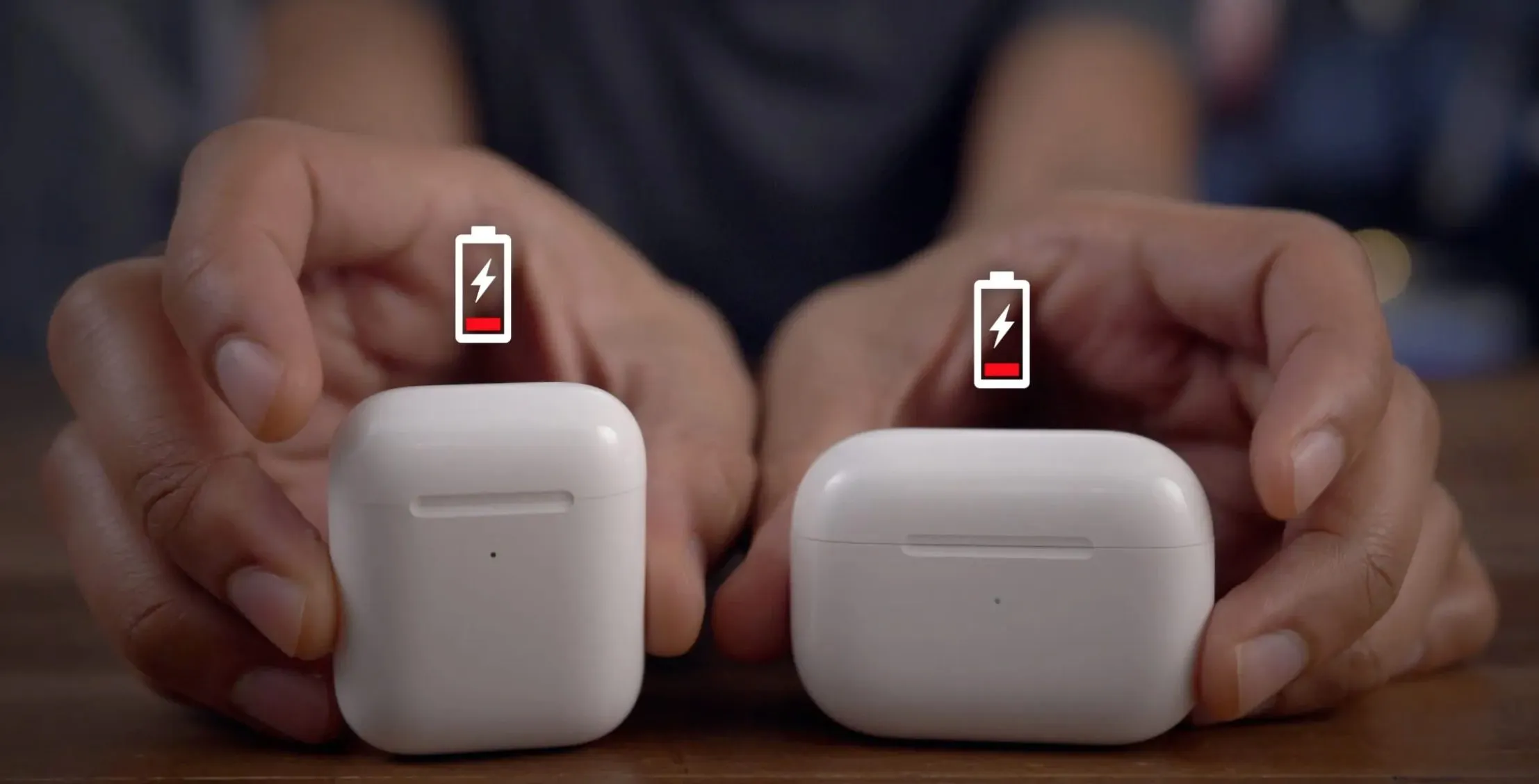 Один наушник AirPods разряжается быстрее, чем другой. Почему так? Что делать?