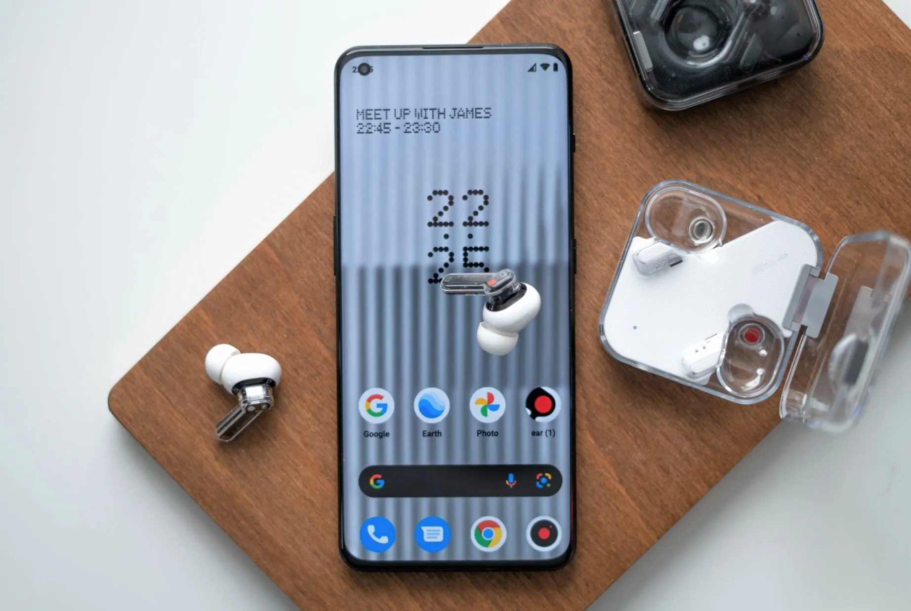 Что известно про Nothing Phone (1)? У него самый оригинальный дизайн на рынке