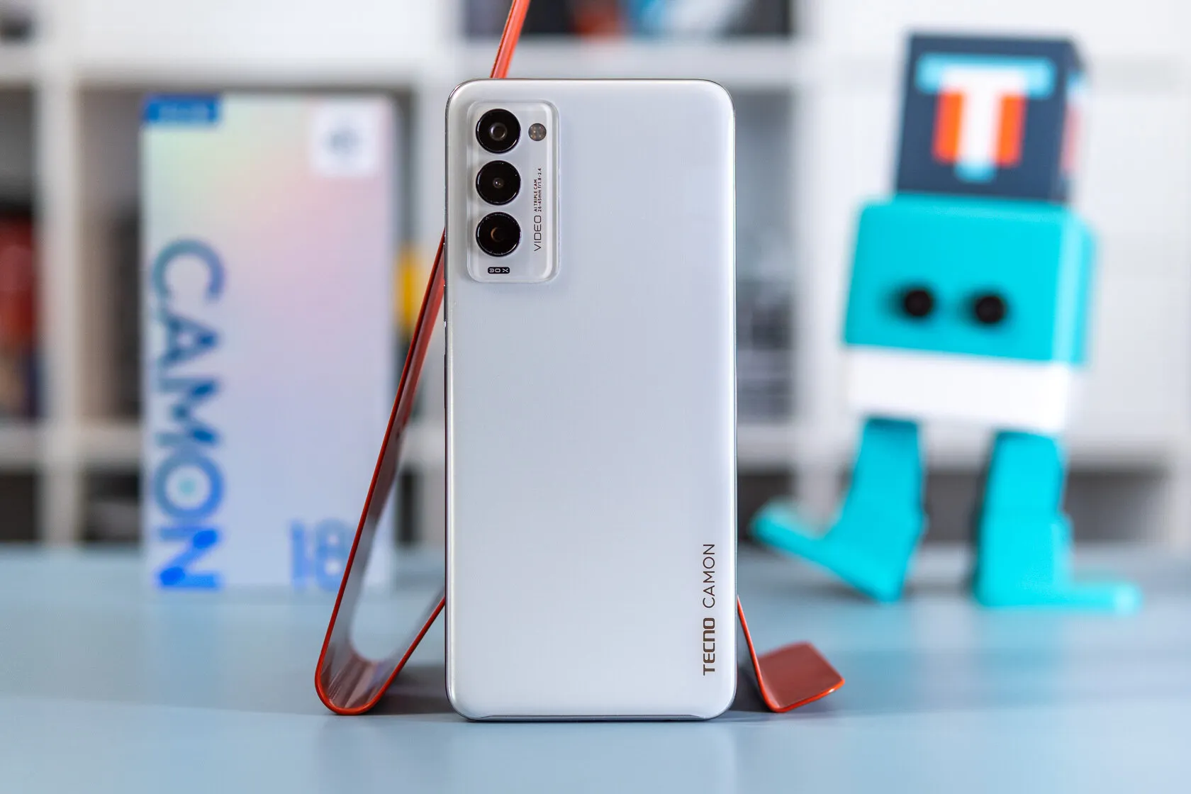 Смартфоны Tecno стоят аномально дешево. Что это за бренд и стоит ли ему доверять?