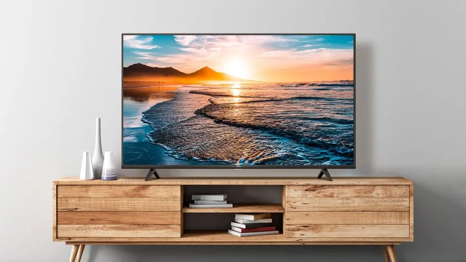 Телевизор TCL с огромной диагональю рухнул в цене на Tmall. Мастхэв для спальни или гостиной
