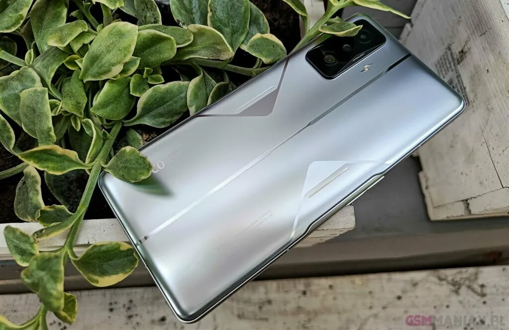 Xiaomi Poco F4 GT сливают со скидкой на Али. Это флагман с геймерскими фичами и реактивной зарядкой