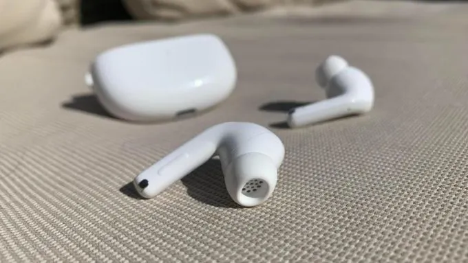 Флагманские наушники Xiaomi уже можно заказать на Али. Чем хороши убийцы AirPods Pro?