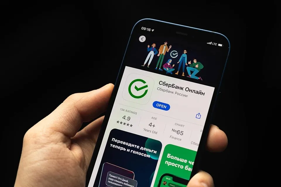 iOS 16 позволит вернуть Сбербанк и Альфа-банк на iPhone. Но как?