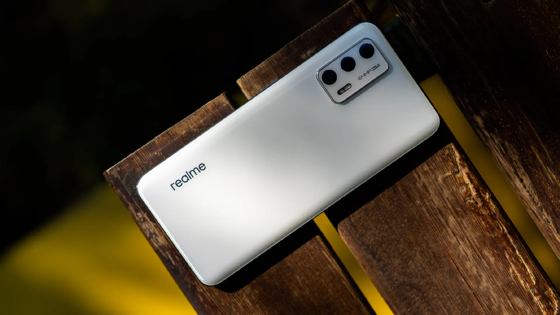 Убийцу флагманов от Realme сливают за бесценок на Али. У него практически нет недостатков