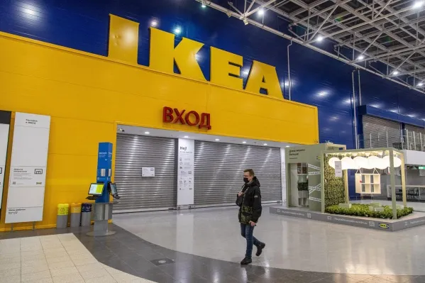 «Останься, IKEA, мы еще ремонт не доделали». Как соцсети отреагировали на уход IKEA из России