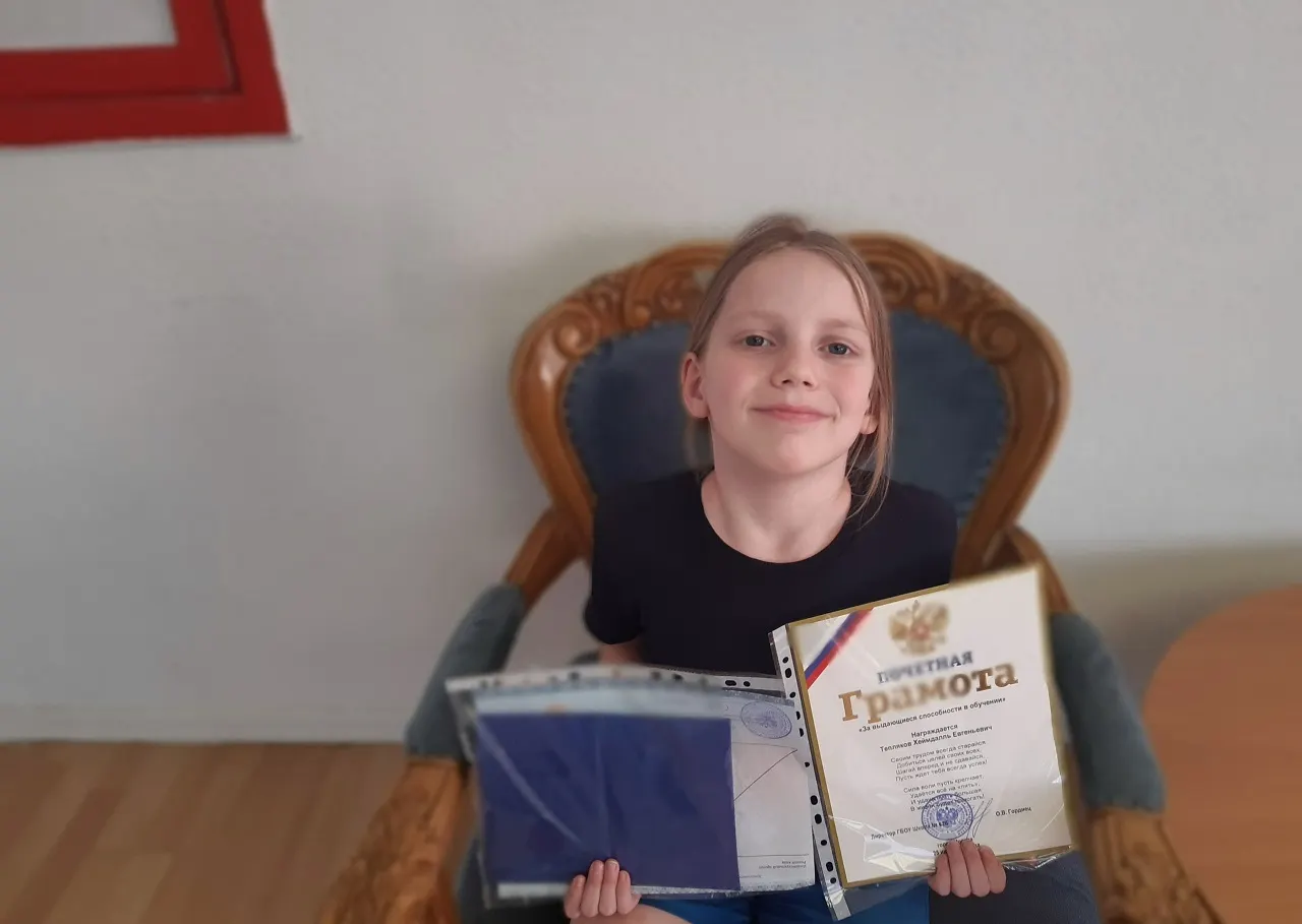 Почему брата Алисы Тепляковой нет на фото с выпускного? 8-летний Хеймдалль побил рекорд сестры