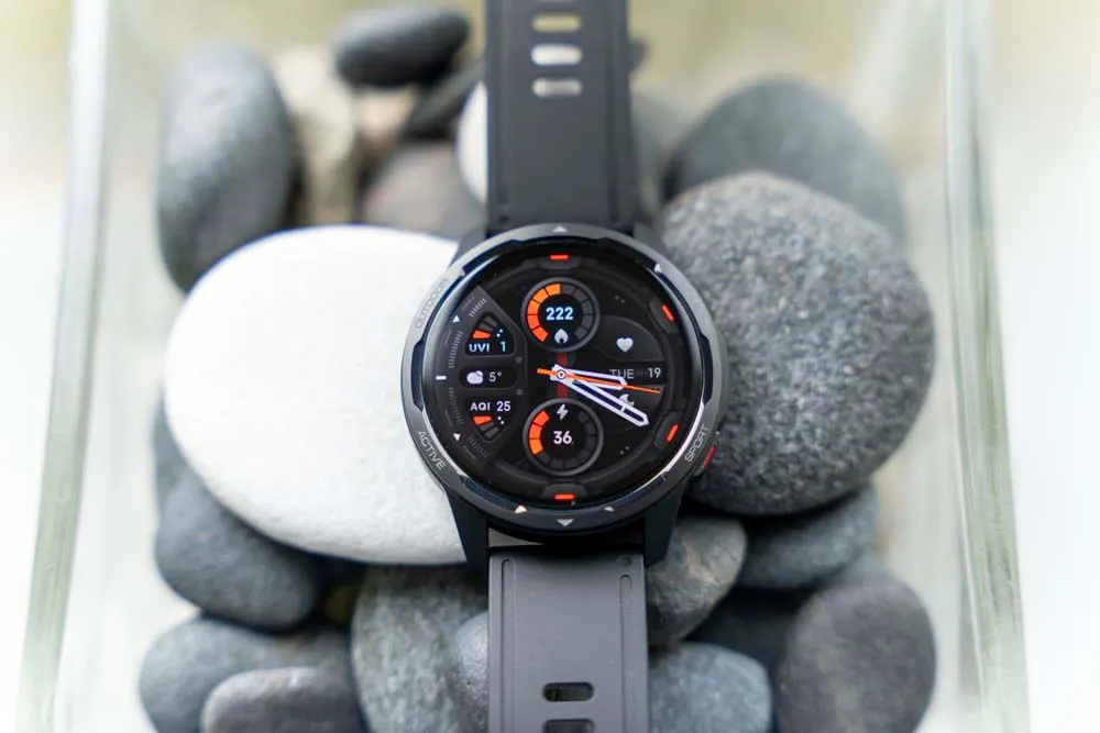 Новейшие смарт-часы Xiaomi упали в цене на Маркете. Бескомпромиссный вариант для спортсменов