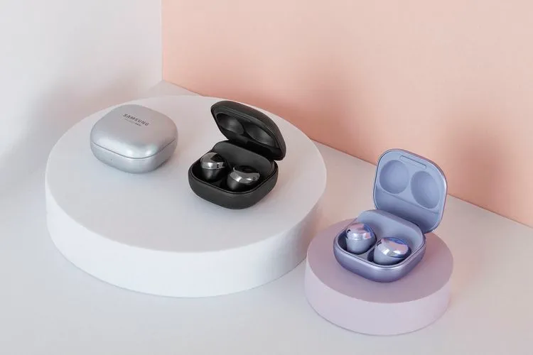 Эти Samsung Galaxy Buds — лучший аналог AirPods Pro. Наушники можно урвать с жирной скидкой на Маркете