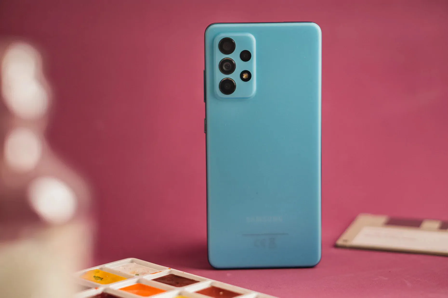 Samsung Galaxy A52 рухнул в цене на Маркете. Это самый выгодный субфлагман бренда