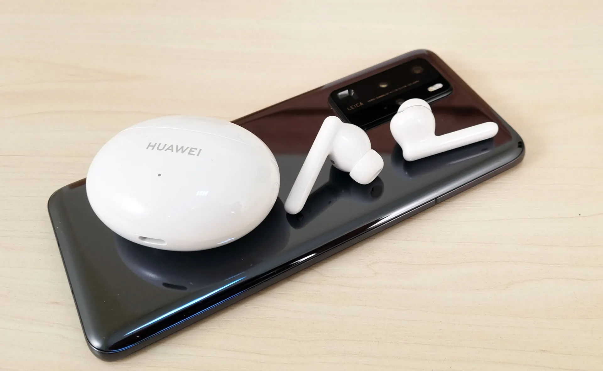 Самые популярные наушники Huawei рухнули в цене на Али. Надежный вариант с АШП и крутой автономностью