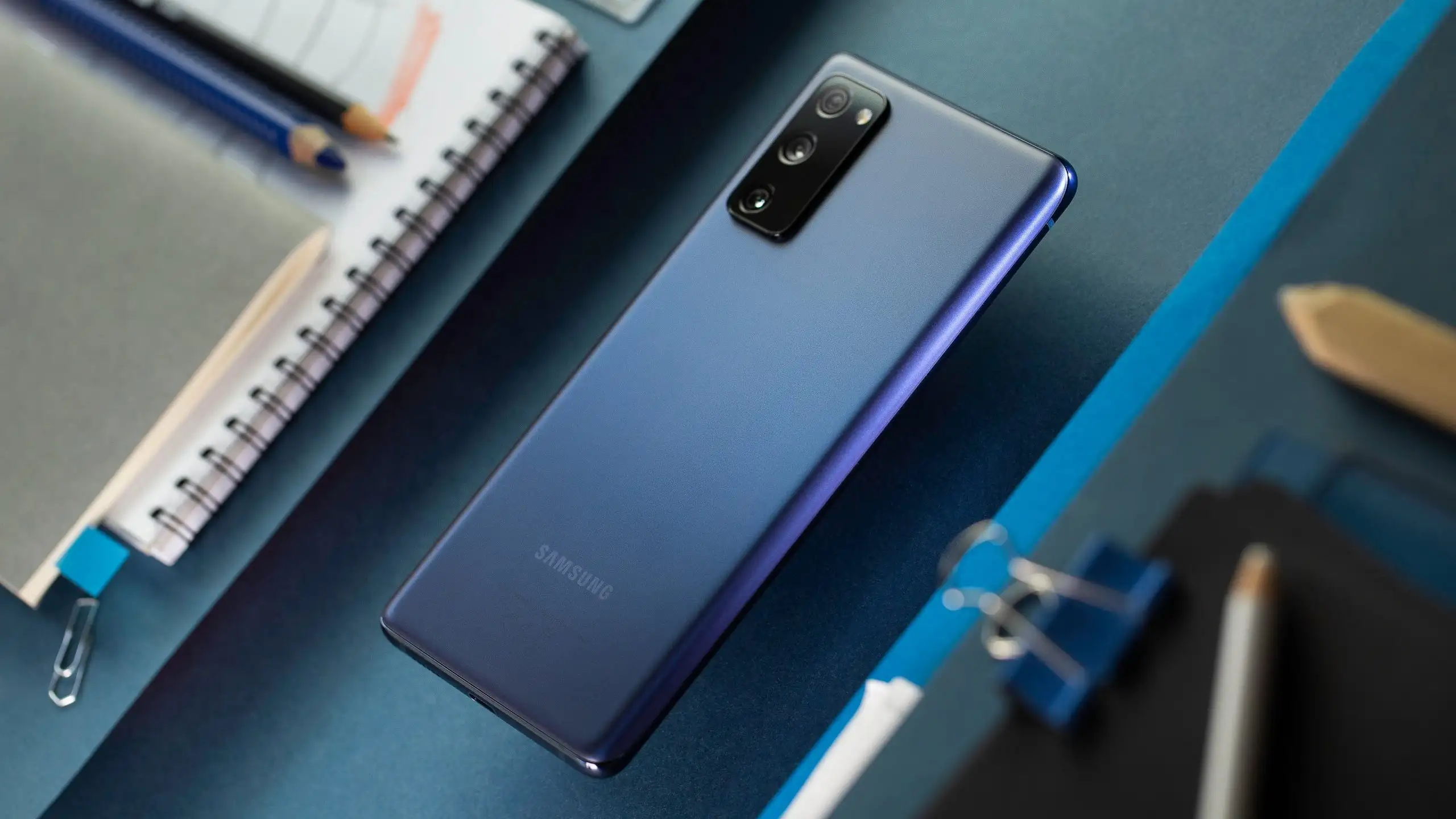 Берем Samsung Galaxy S20 FE по минимальной цене. Это лучший субфлагман бренда