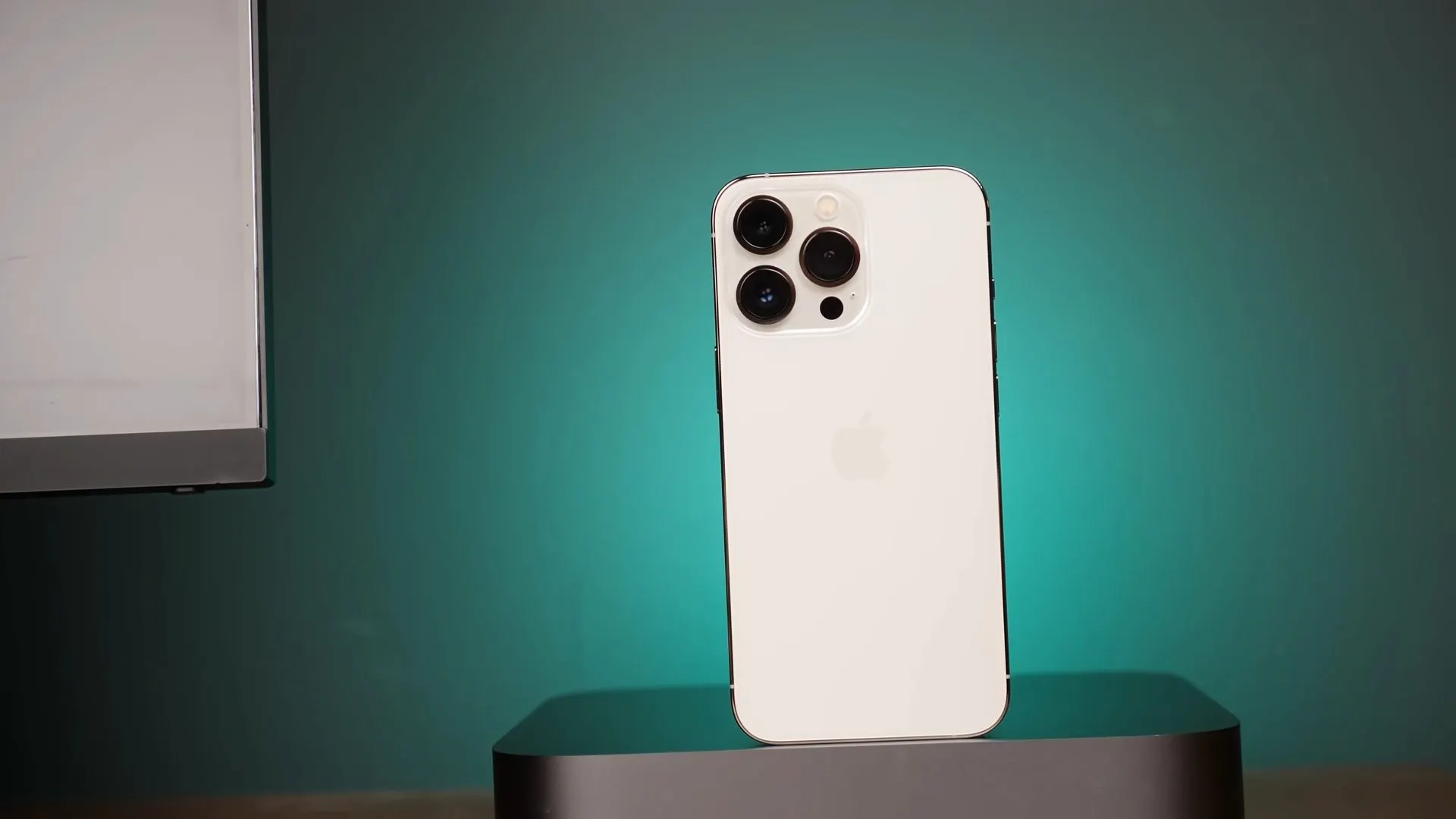 iPhone 13 и другие хиты мощно подешевели. Как сэкономить десятки тысяч рублей?
