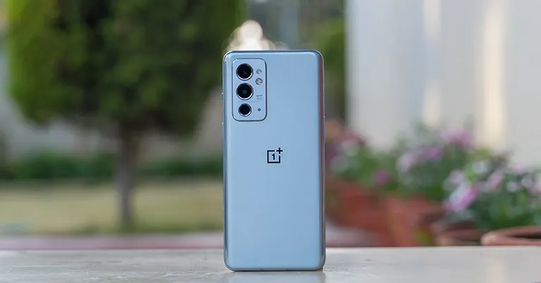 Флагманские хиты OnePlus отдают по феерически низким ценам. Это девайсы с крутыми экранами и мощным железом