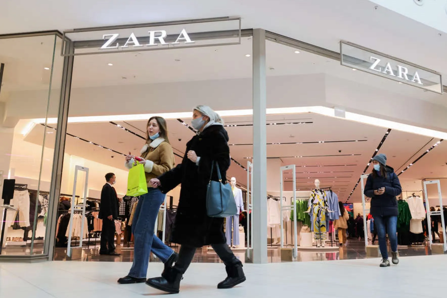 Zara фактически вернулась в Россию. Где можно купить новую коллекцию бренда?