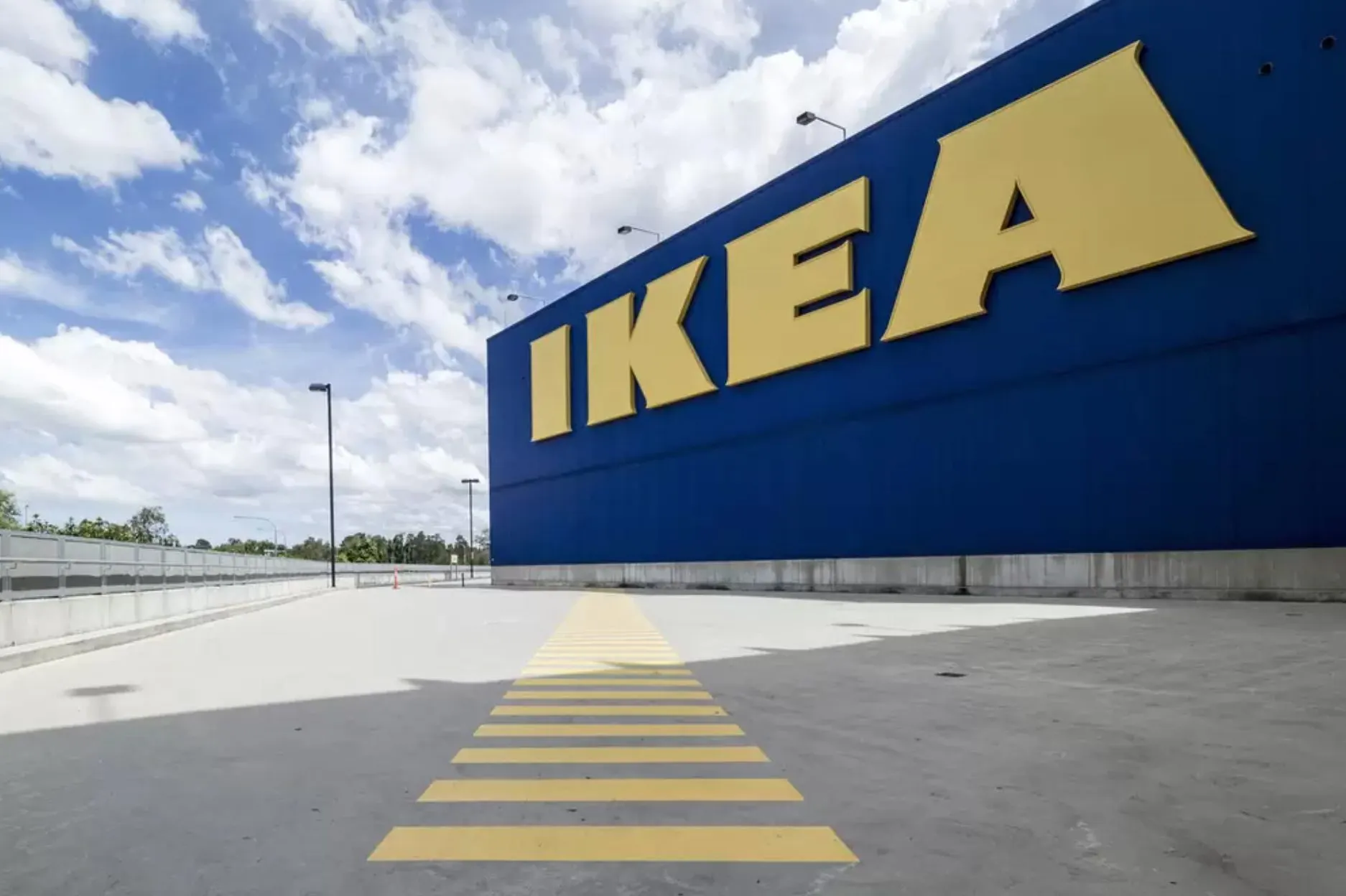 IKEA объявила об уходе из России. Что будет с оставшимися товарами и сотрудниками?