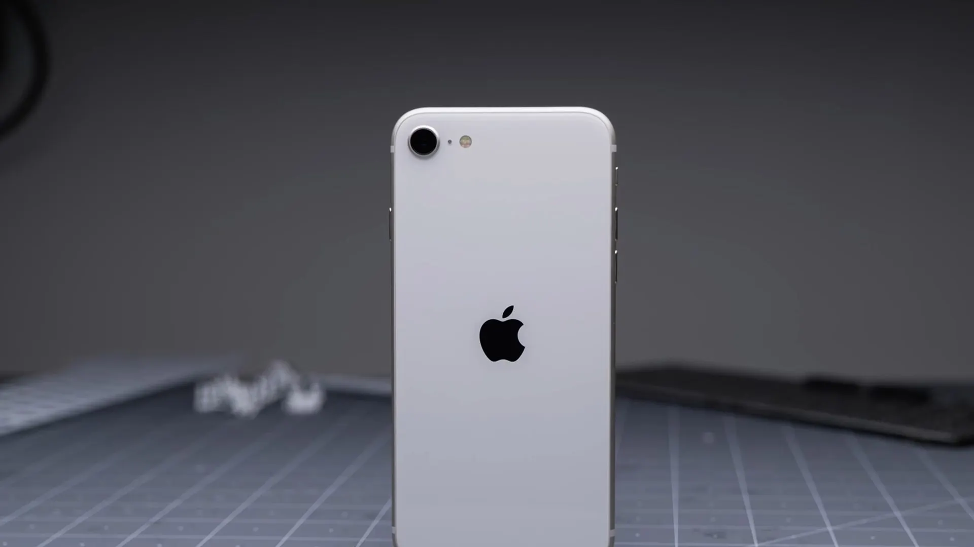 Новый iPhone SE внезапно похвалили. За что?