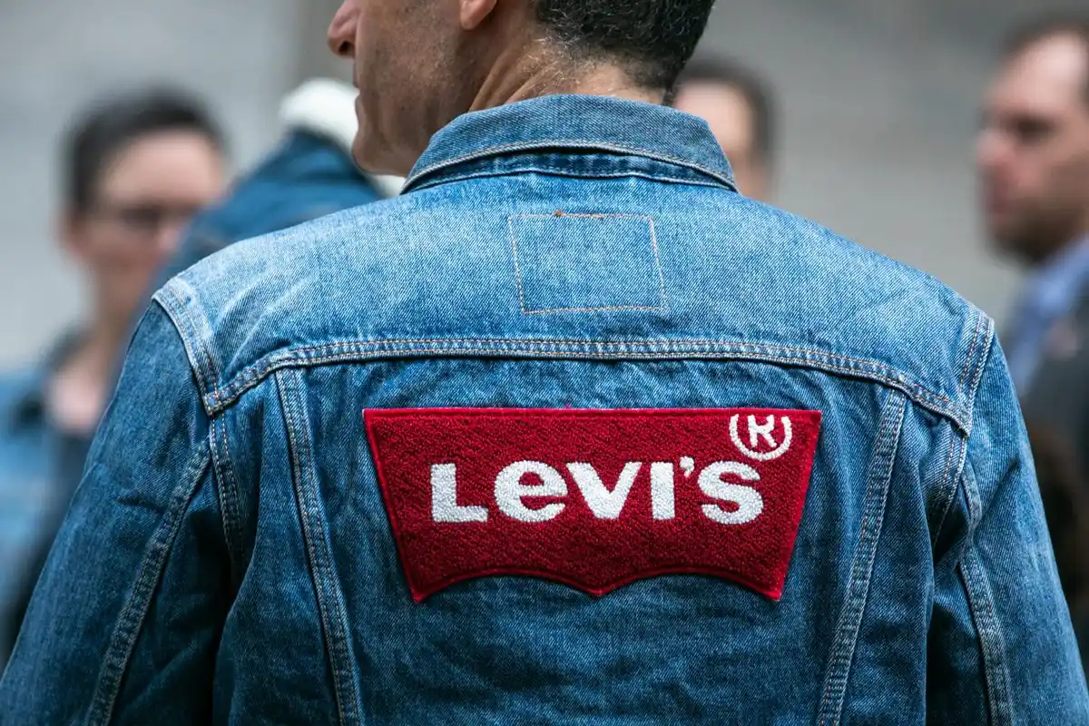 Levi&#8217;s открылся в России под новым брендом. Где купить вещи и как сильно все подорожало?