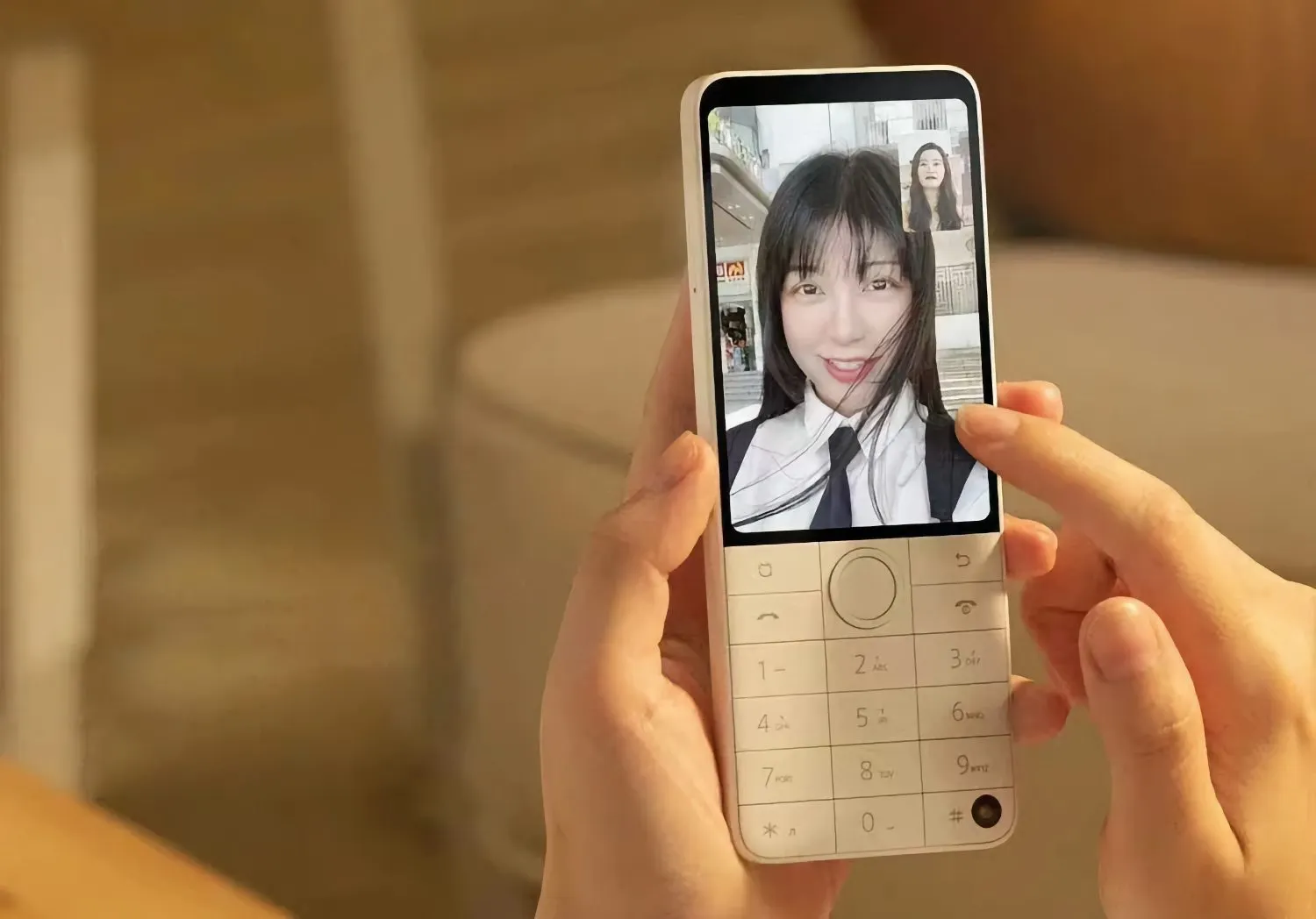 Xiaomi Qin F22 Pro – разрыв шаблона. Тут есть кнопки, Android и спрятанная фронтальная камера