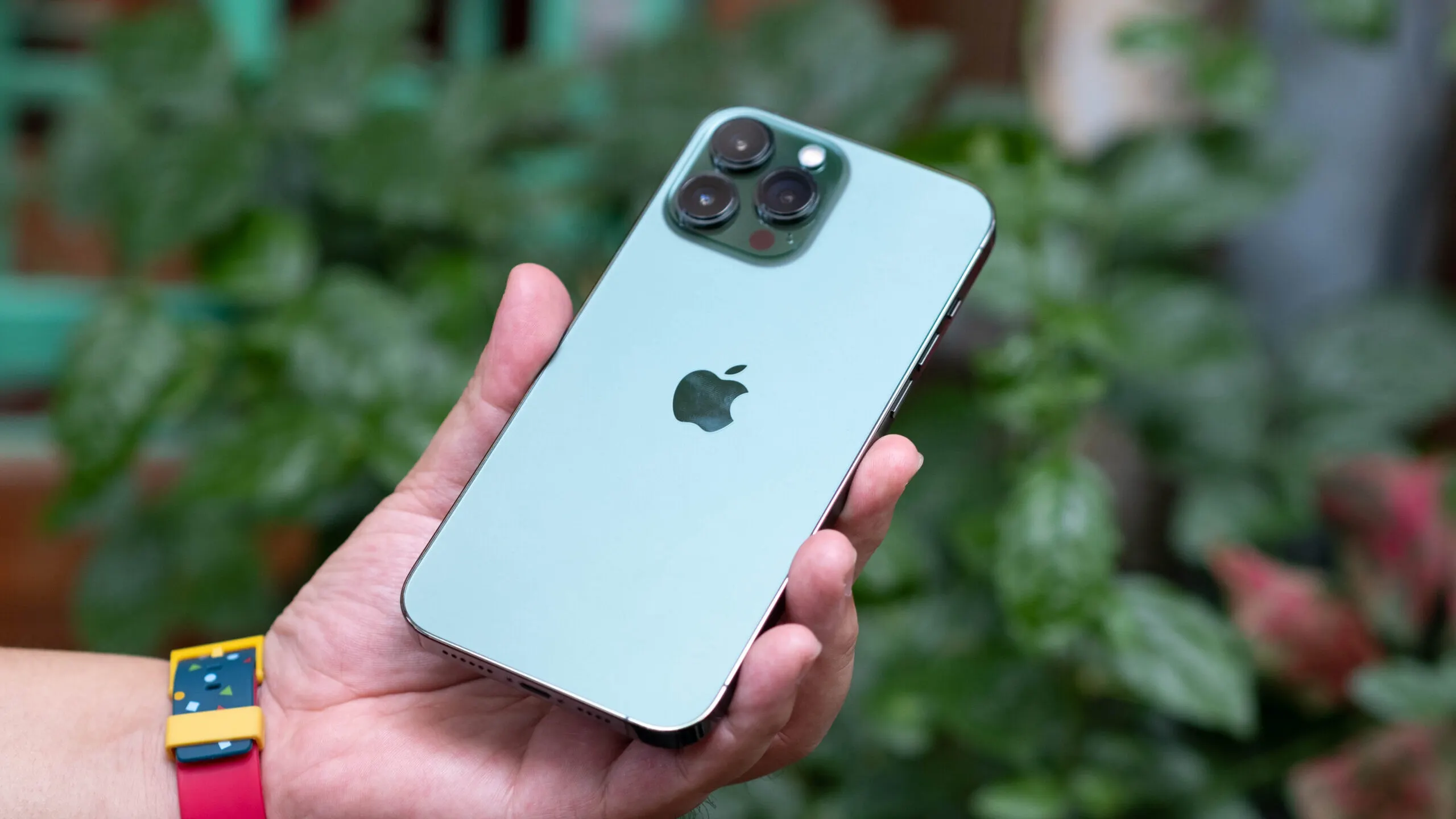 iPhone 13 Pro Max стоит нереально дешево. Где заказать идеальный флагман?