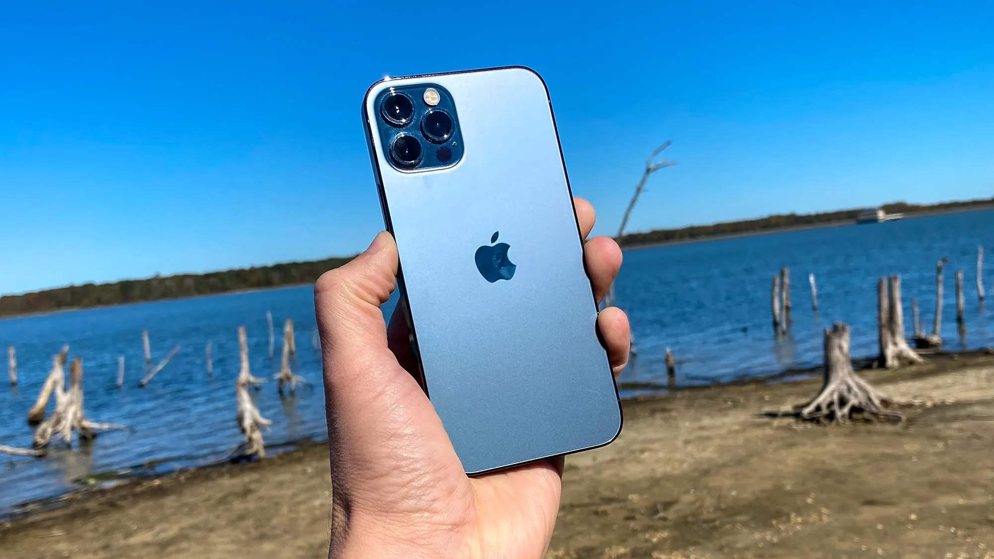 Ценник на iPhone 12 Pro упал до комфортной отметки. Брать или нет?