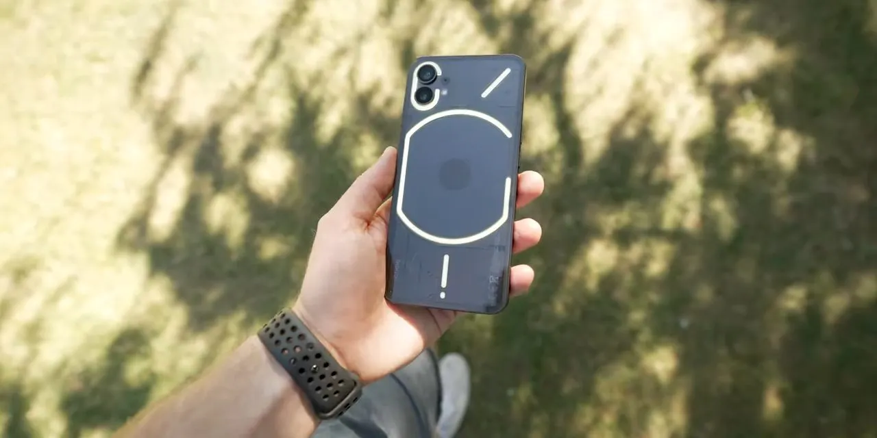 4 главных фишки Nothing phone (1). Прозрачный задник и быстрая настройка