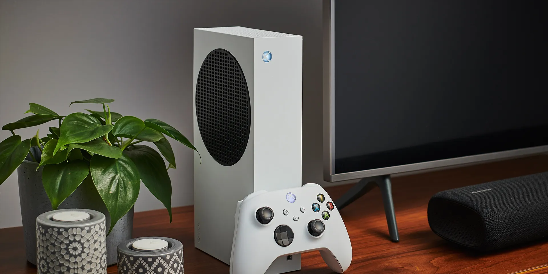 Берем Xbox Series S по минимальной цене в России. Это самый выгодный некстген на рынке