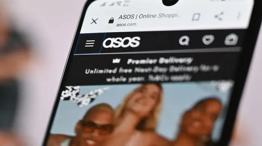 «Обидно видеть то, что не можешь купить, правда?» ASOS разгневал россиян – магазин замочили в соцсетях