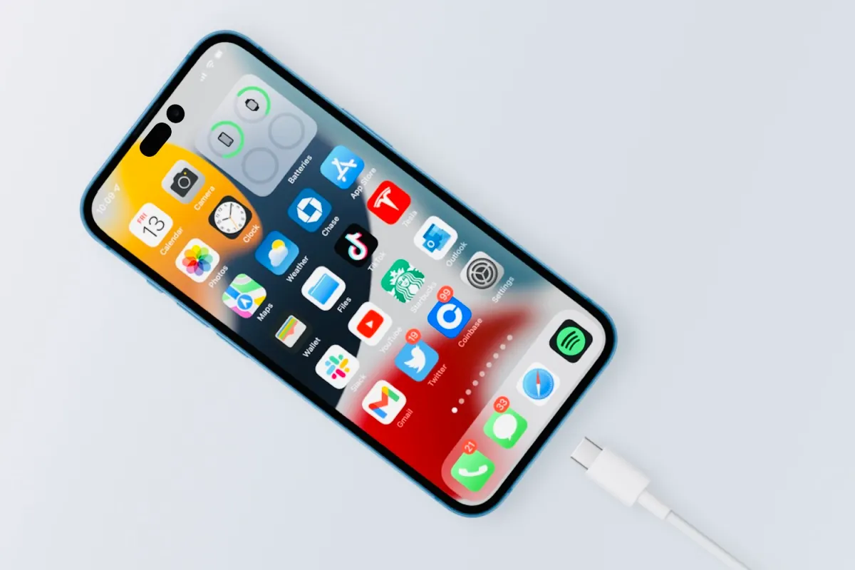 iPhone и AirPods переходят на USB-C. Уже совсем скоро