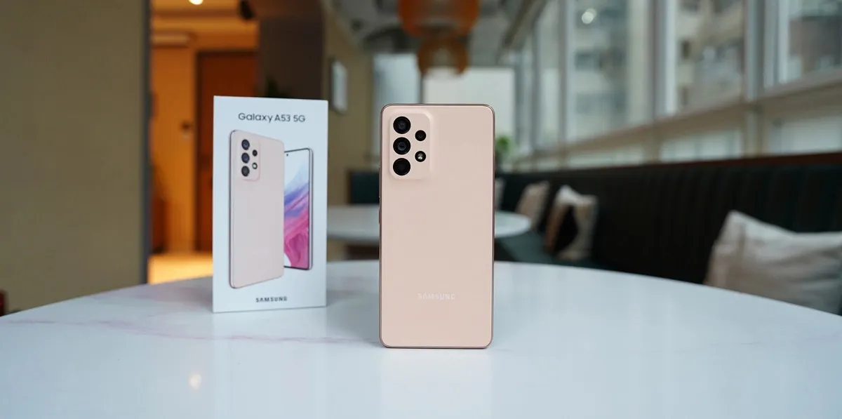 Samsung Galaxy A53 — новый бестселлер бренда. Сейчас он стоит как никогда дешево